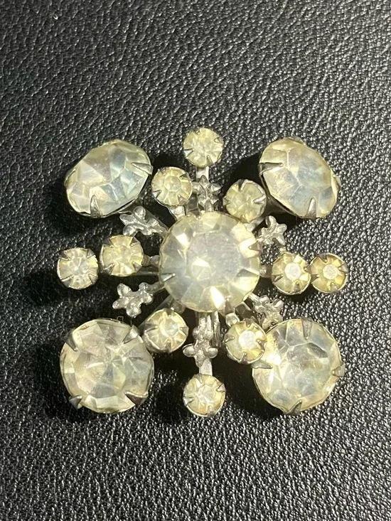 Vintage Clear Crystal Snowflake Brooch - Women Jewelry - 50’s. - Picture 1 of 2